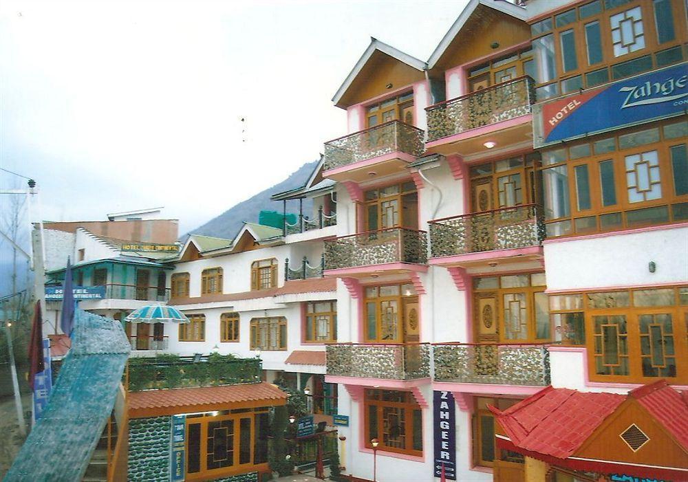 Hotel Zahgeer Continental - Srinagar Bagian luar foto